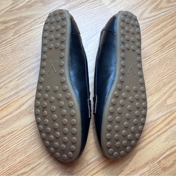 Like New Vionic Taryn Black Leather Driving Loafer Moccasin size 9 - Picture 6 of 7